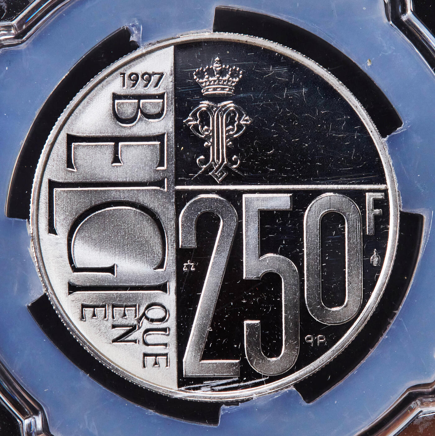 【俄甄集藏】2025年(044)11-12星期三晚 19:30 全场包邮 比利时1997年纪念宝拉王后60寿辰250法郎精制银币，信泰 PF68UC，重18.75克，92.5银，发行量25000枚