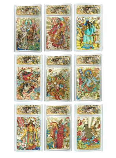 白泽拍卖卡牌手绘专场第27期 - 2025 山衡一述 神缘造像 九路财神 9张 东路财神028/066，南路财神036/066，西路财神012/066，北路财神065/066，中路财神015/066，东南路财神006/066，东北路财神029/066，西南路财神003/066，西北路财神006/066 陈岱青亲签 粗闪 保粹评级 9张爆金10 10AUTO 特标