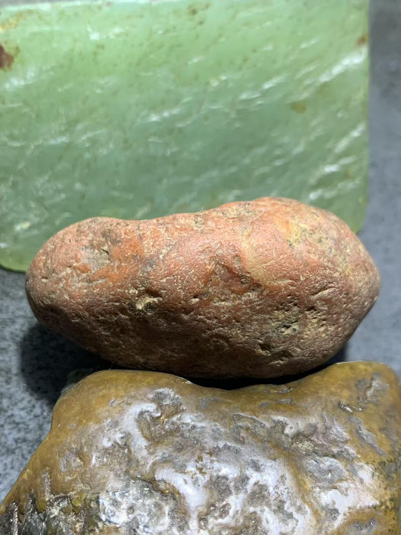 精美红皮开窗料红白千层纹南红玛瑙原石一颗，