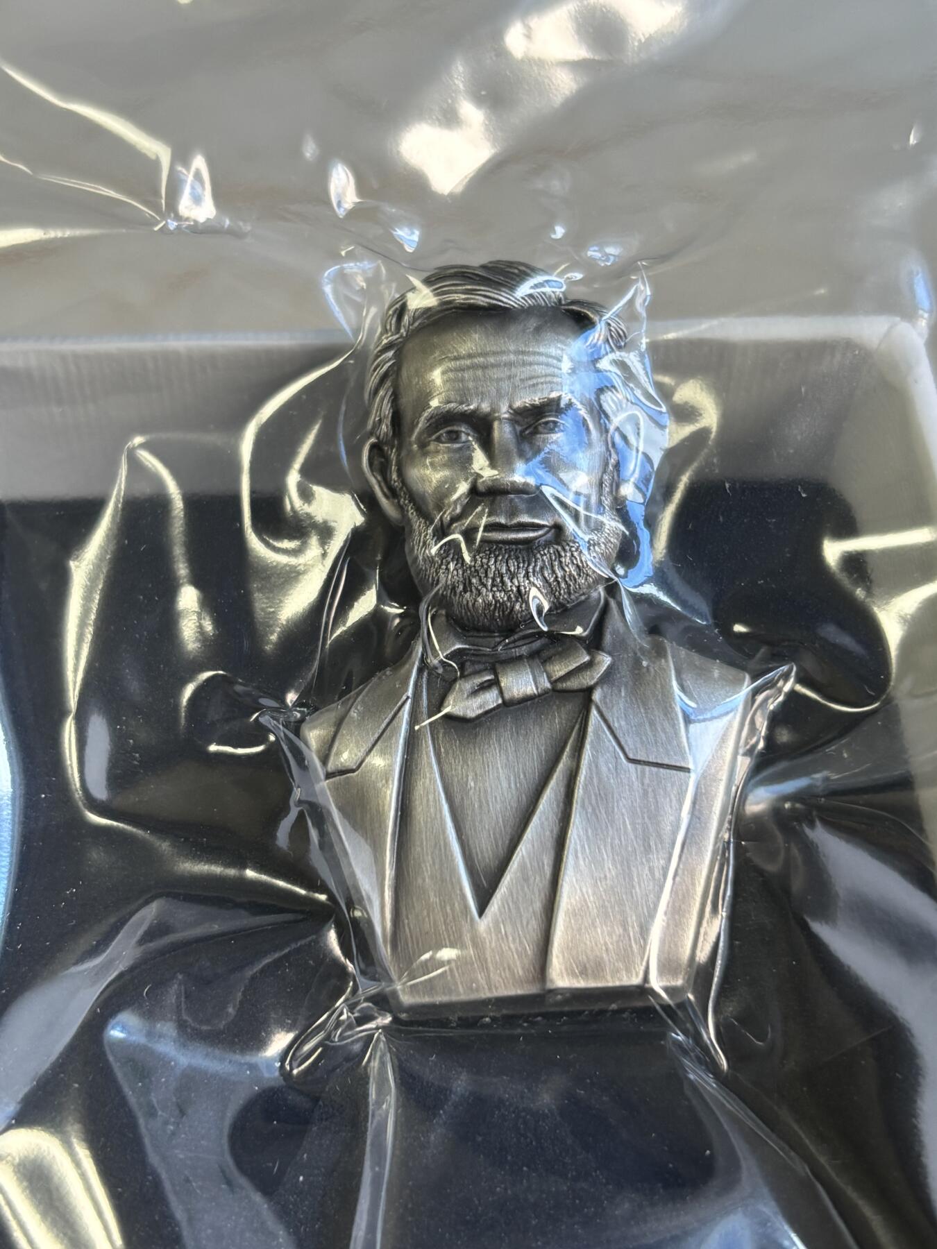 第180期拍卖【长期征集拍品】【北京币展专场】 乍得 2022 年美国第 16 任总统2盎司异形仿古银币，999银，发行364枚