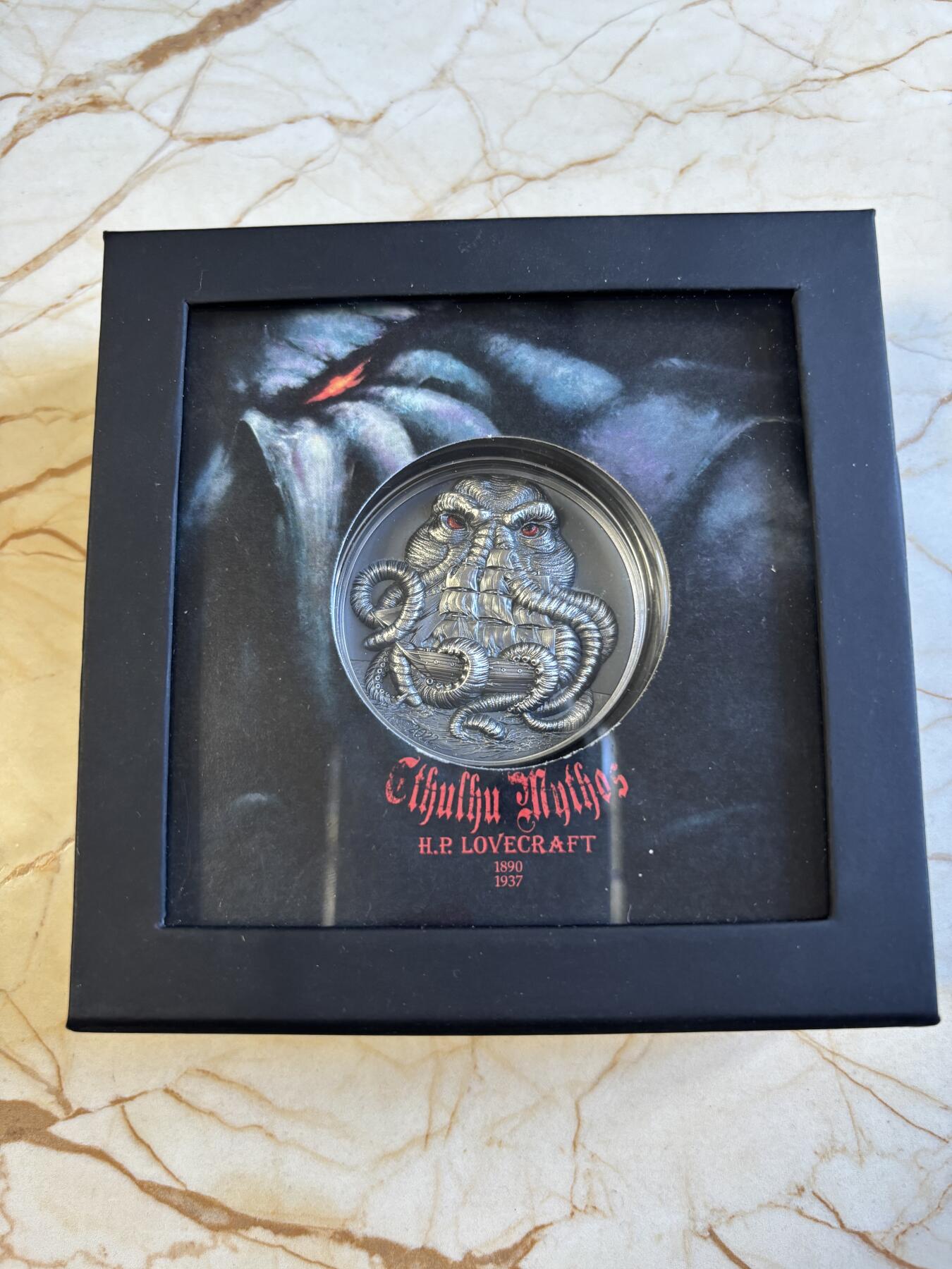 第180期拍卖【长期征集拍品】【北京币展专场】 帕劳2022年克苏鲁的呼唤3盎司仿古纪念银币，999银发行750枚，没有黑色纸套