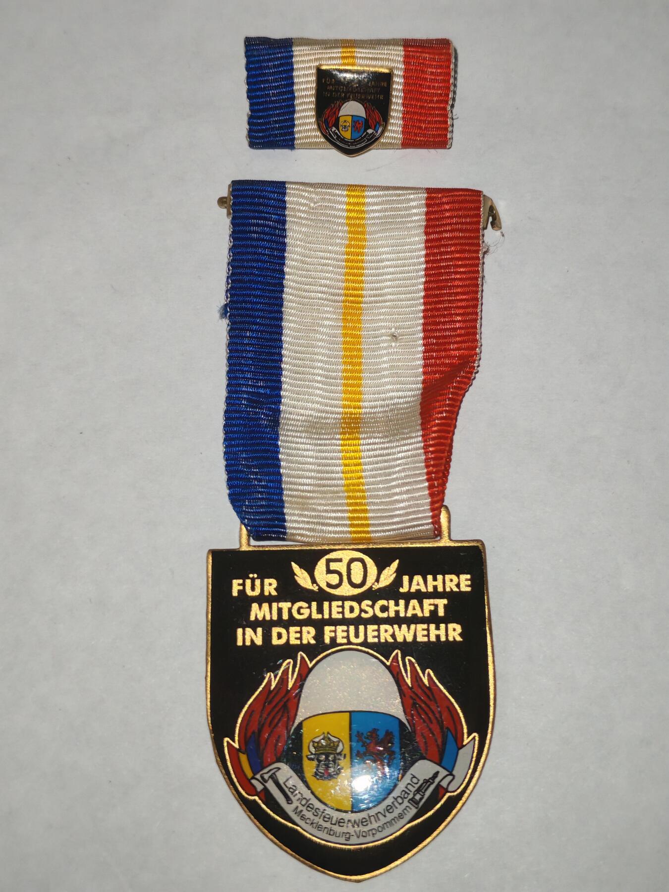 韵星假日精品2025秋季军品类拍卖会-- Rimey Holidays Boutique 2025 Autumn Militaria Sale 联邦德国梅克伦堡地区消防服务50年奖章带勋略