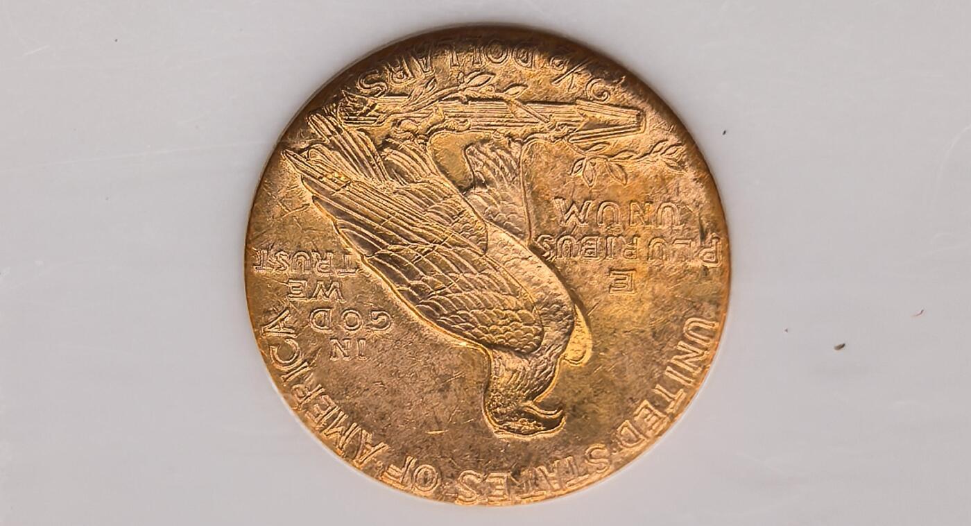 凡希社世界钱币微拍第三百十三期 1929美国印第安头像2.5元金币NGC-MS63，充满力量感的的一款钱币图案，比女神版更受欢迎的设计，4.18g，900金。