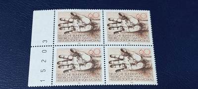 德国邮票专场，都是四方联 - 德国邮票四方连，1980年发行，《慈善家》哈斯  帮助人的手，品相如图