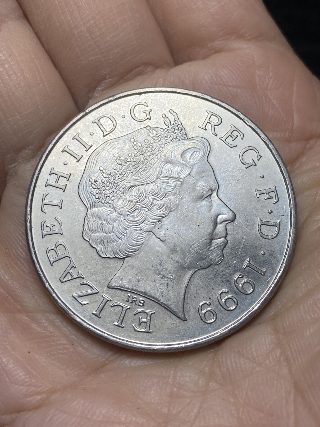 2025年第一百二十一场(总第一百四十七场）外国好品散币(免佣金) 少见–英国🇬🇧1999年5镑(戴安娜王妃纪念币)