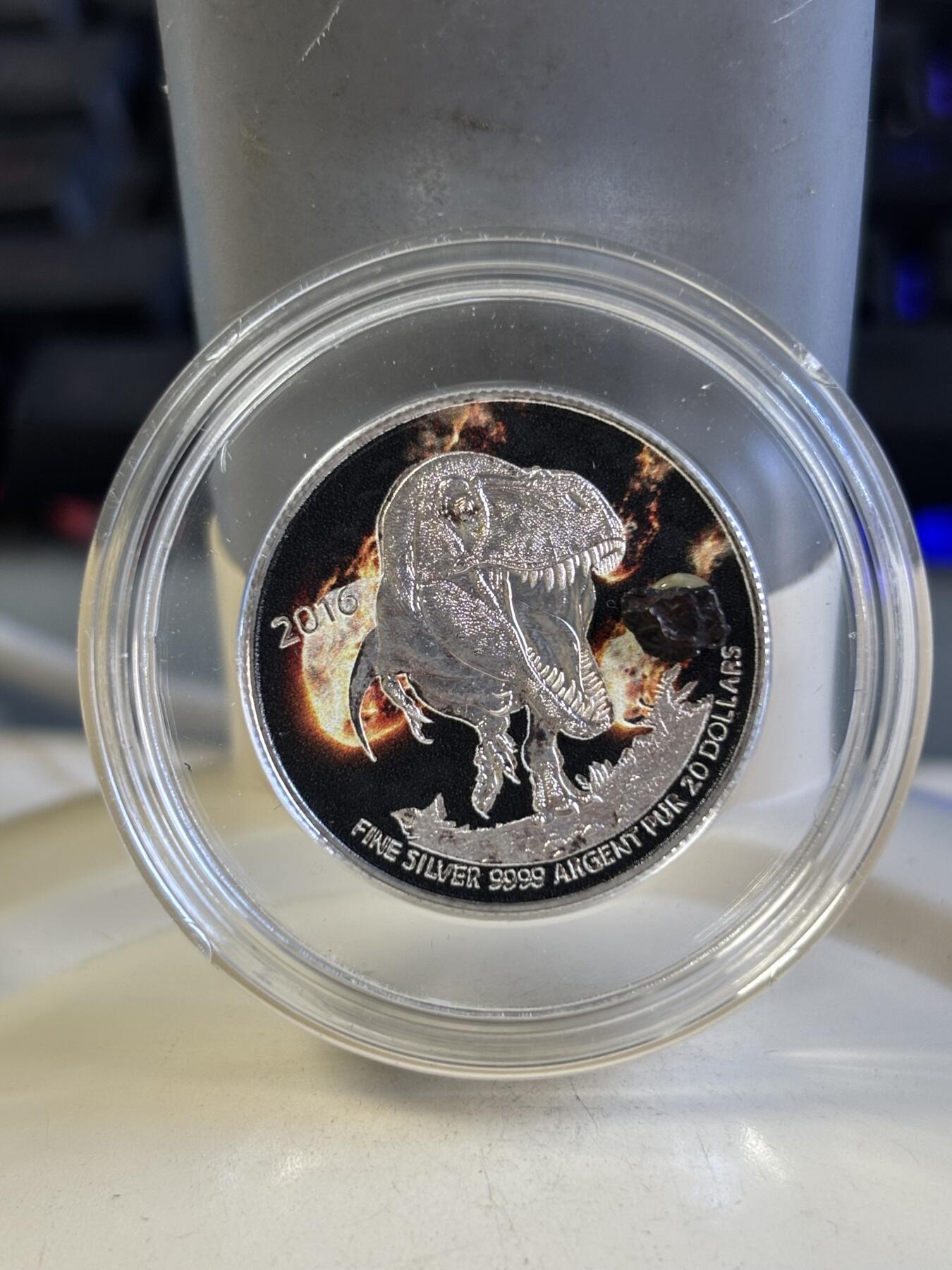 第180期拍卖【长期征集拍品】【北京币展专场】 加拿大2016年恐龙镶嵌陨石7.96克纪念银币，9999银，发行1000枚