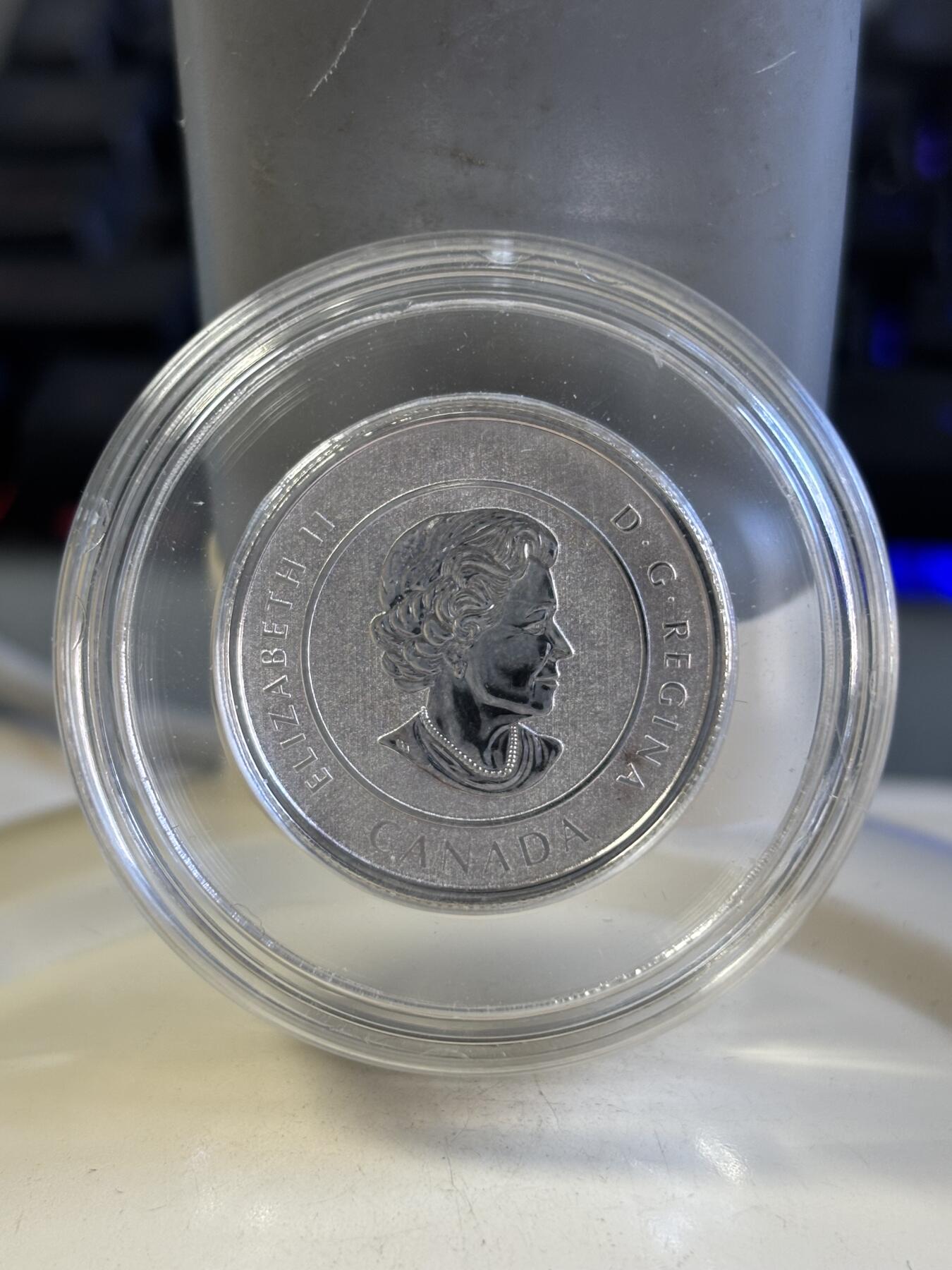 第180期拍卖【长期征集拍品】【北京币展专场】 加拿大2016年恐龙镶嵌陨石7.96克纪念银币，9999银，发行1000枚