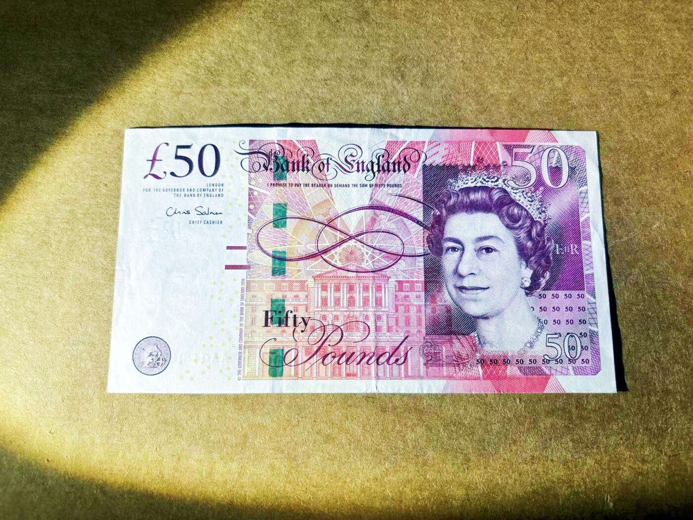 【Blue Auction】世界纸币精拍第745期——18级TOP拍卖/信誉/品质/专业/高效💫 【AA01首发冠】英国 2010年50镑 品相如图（上白边有小裂）