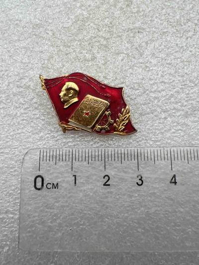 真品毛主席像章F - 真品像章纪念章F