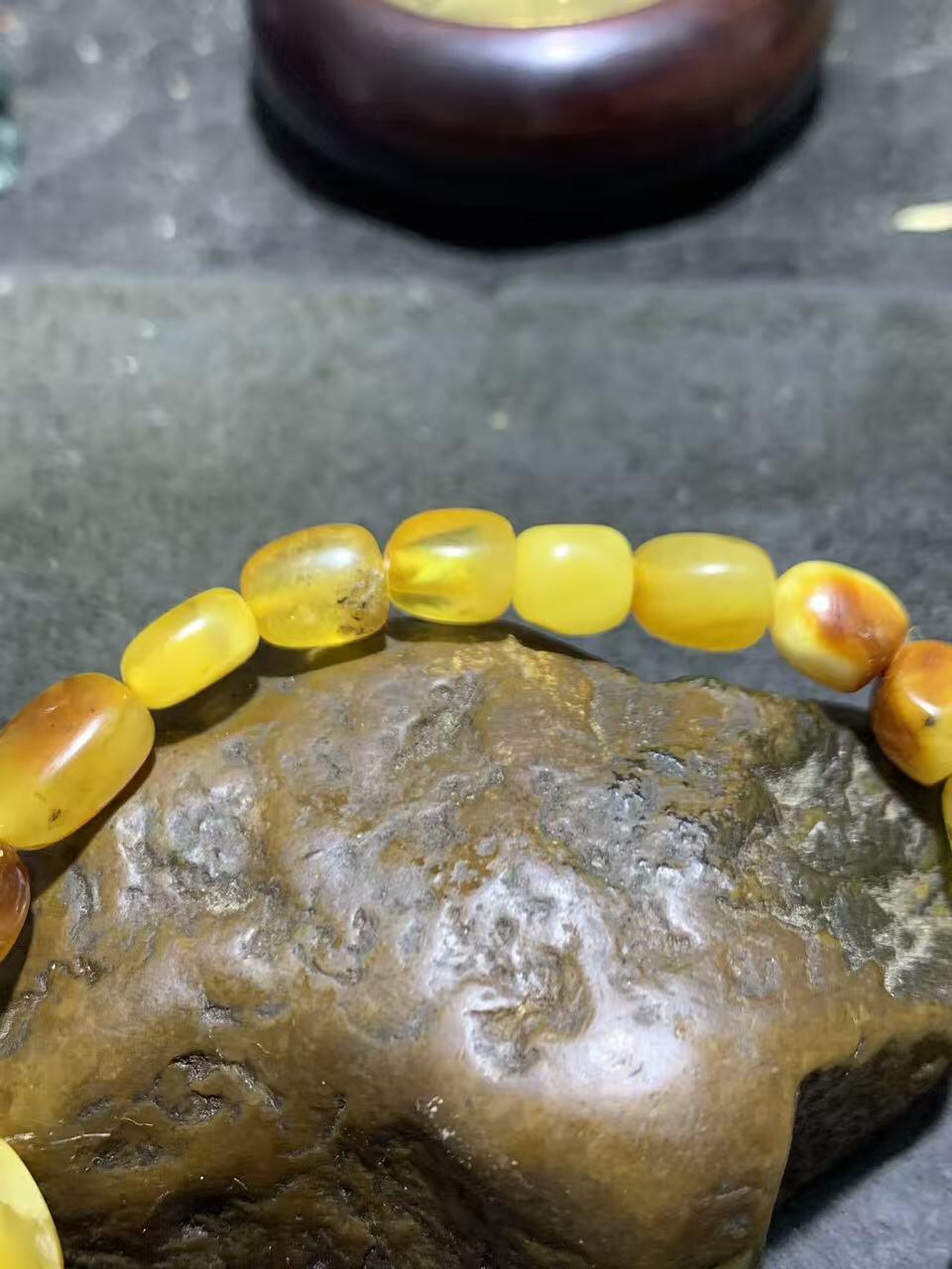 天然蜜蜡随形手串1条！