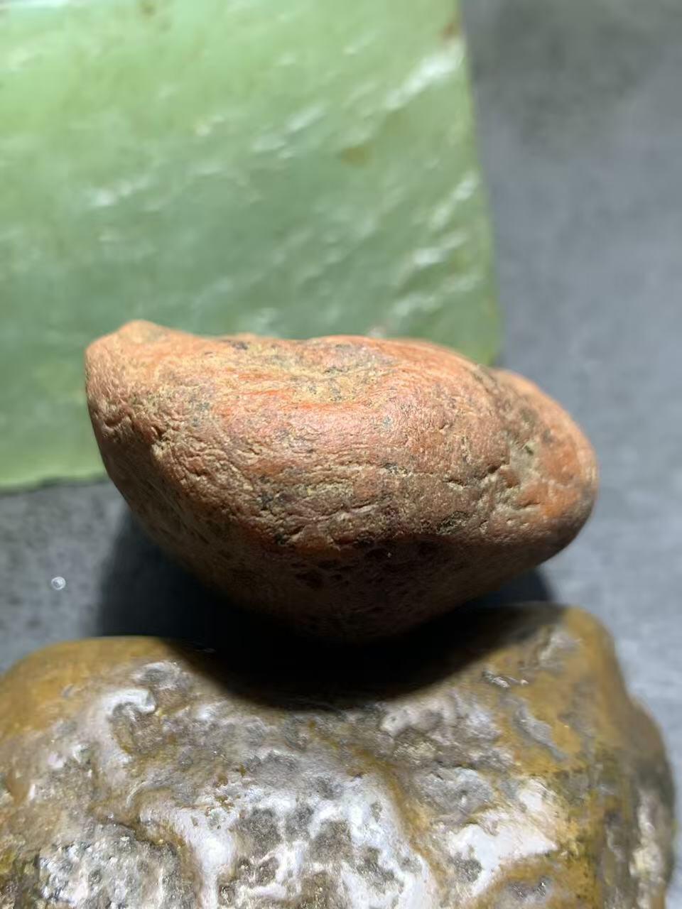 精美红皮开窗料红白千层纹南红玛瑙原石一颗，