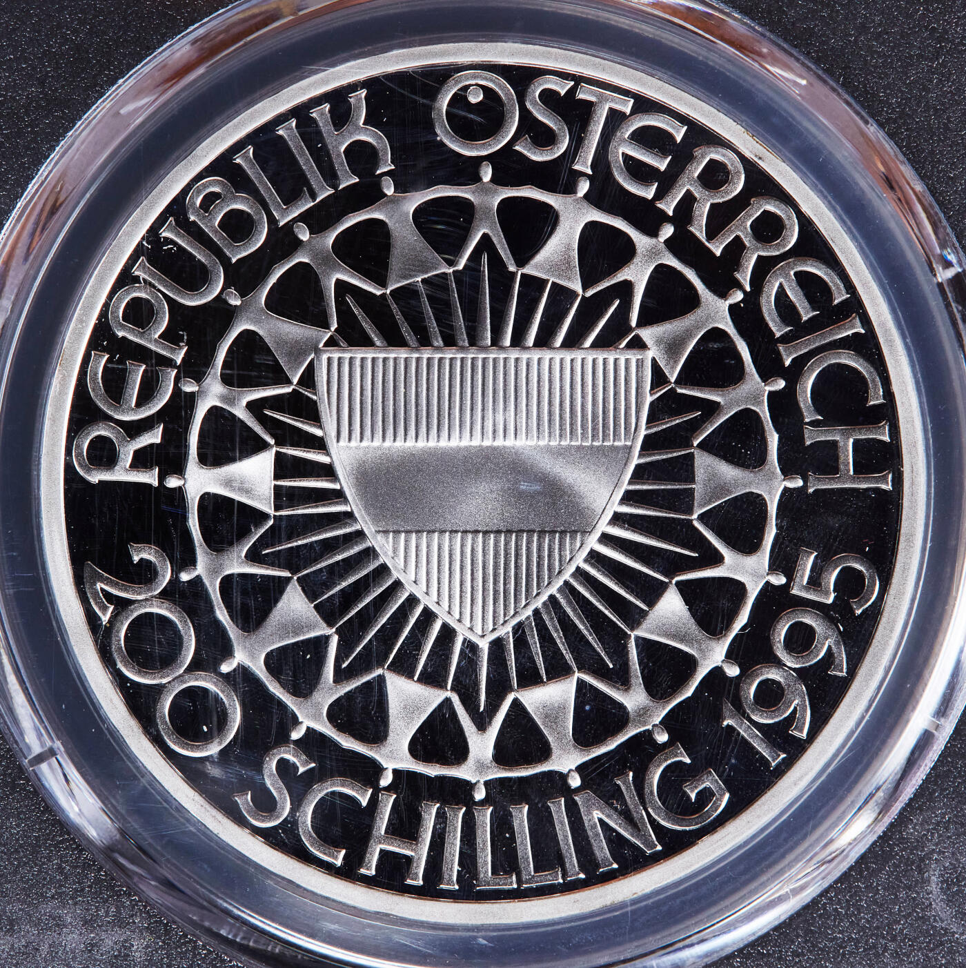 【俄甄集藏】2025年(044)11-12星期三晚 19:30 全场包邮 奥地利1995年纪念奥运百年-冬奥会高山滑雪200先令精制大银币，PCGS PR70DC，重33.63克，92.5%银，获奖币