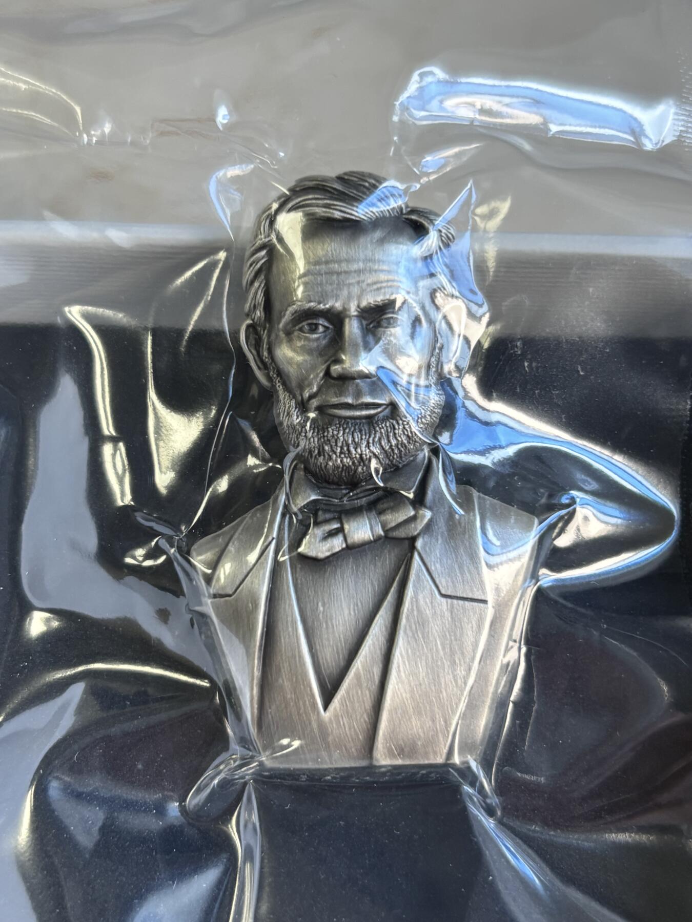 第180期拍卖【长期征集拍品】【北京币展专场】 乍得 2022 年美国第 16 任总统2盎司异形仿古银币，999银，发行364枚