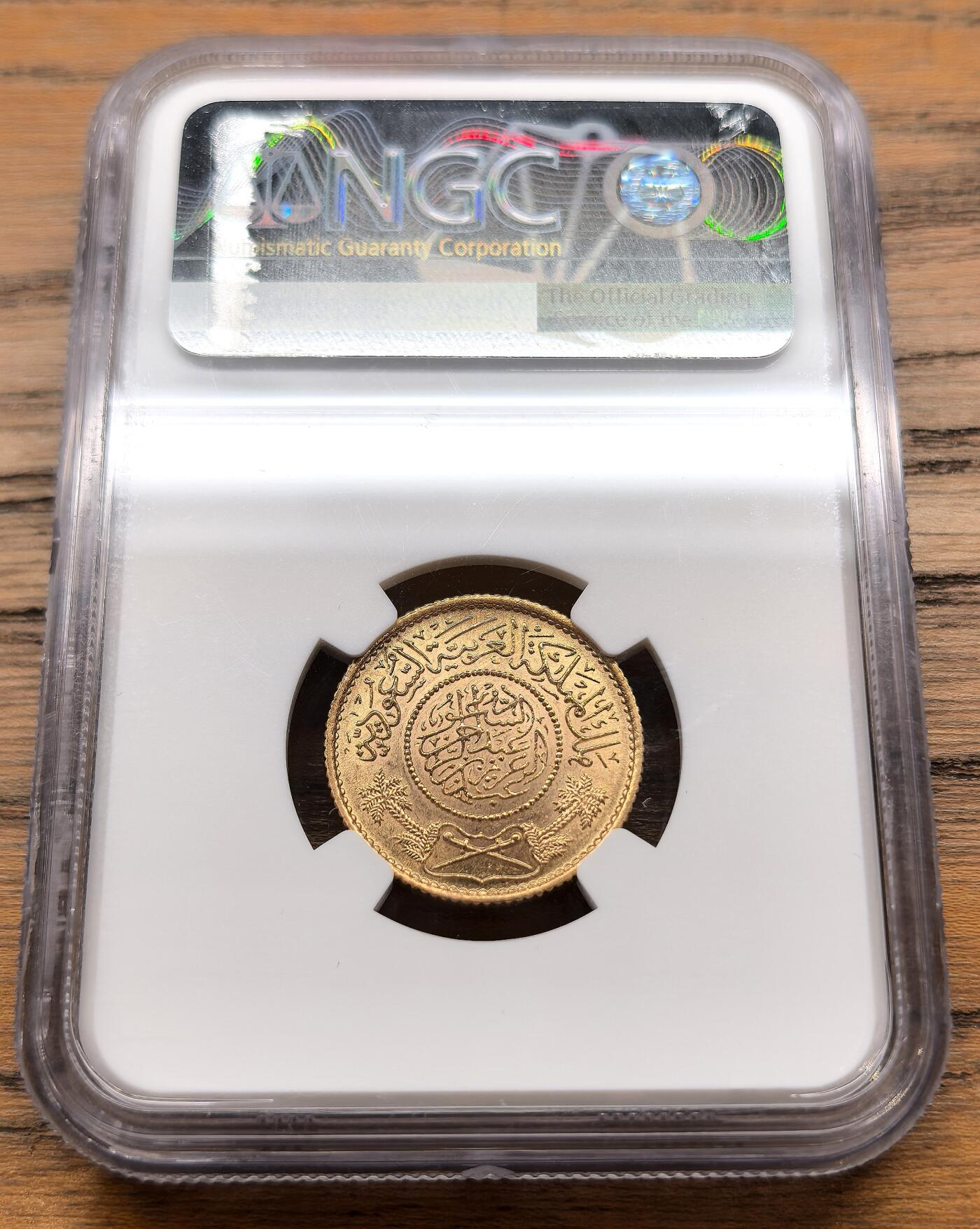 凡希社世界钱币微拍第三百十三期 1950沙特阿拉伯1基尼金币NGC-MS65，主要用于国际贸易的支付，规格同英国1金镑，7.99g，917金。