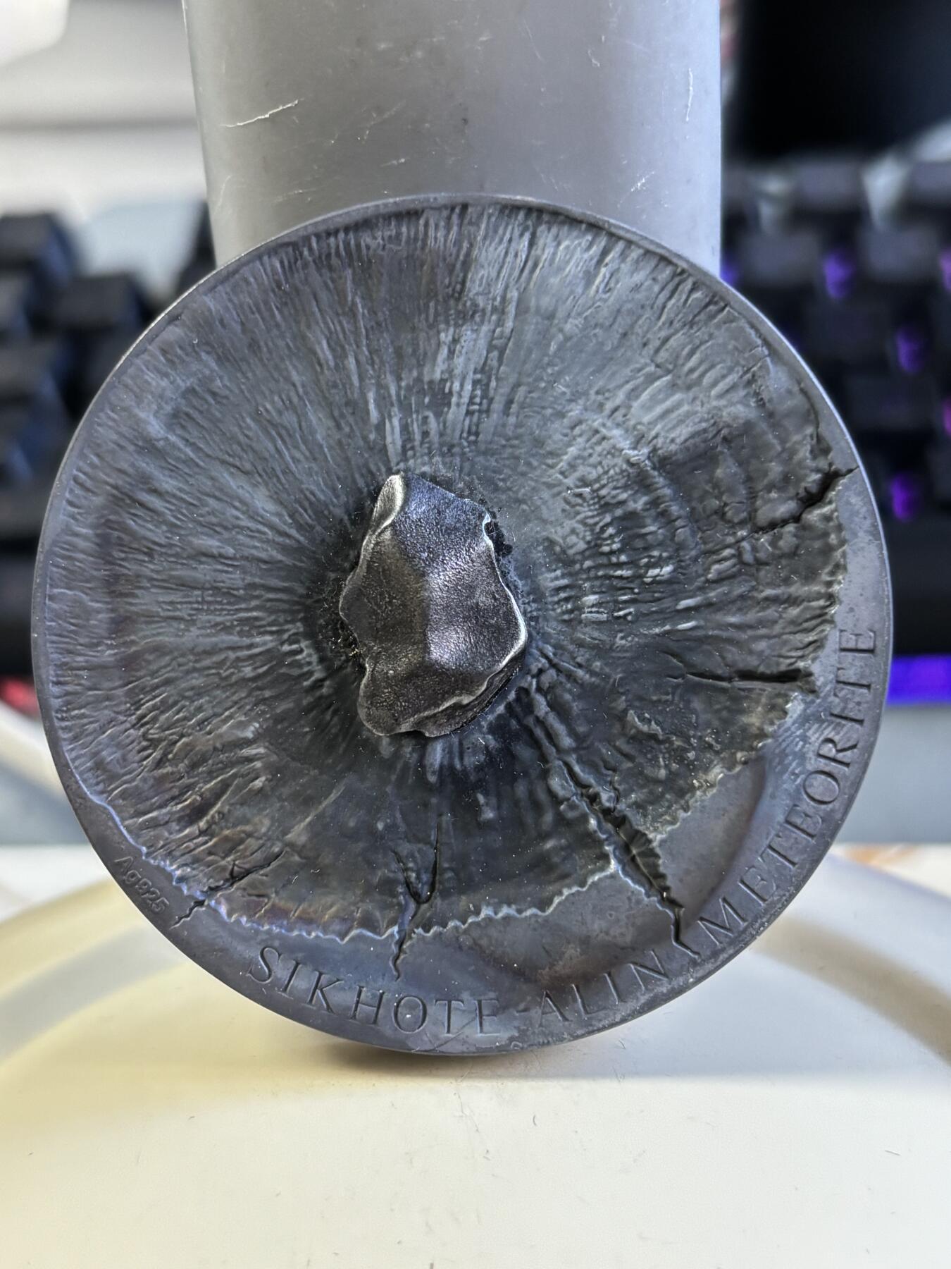 第180期拍卖【长期征集拍品】【北京币展专场】 乍得2015年陨石系列1阿林铁陨石5盎司高浮雕银币，999银，发行500枚