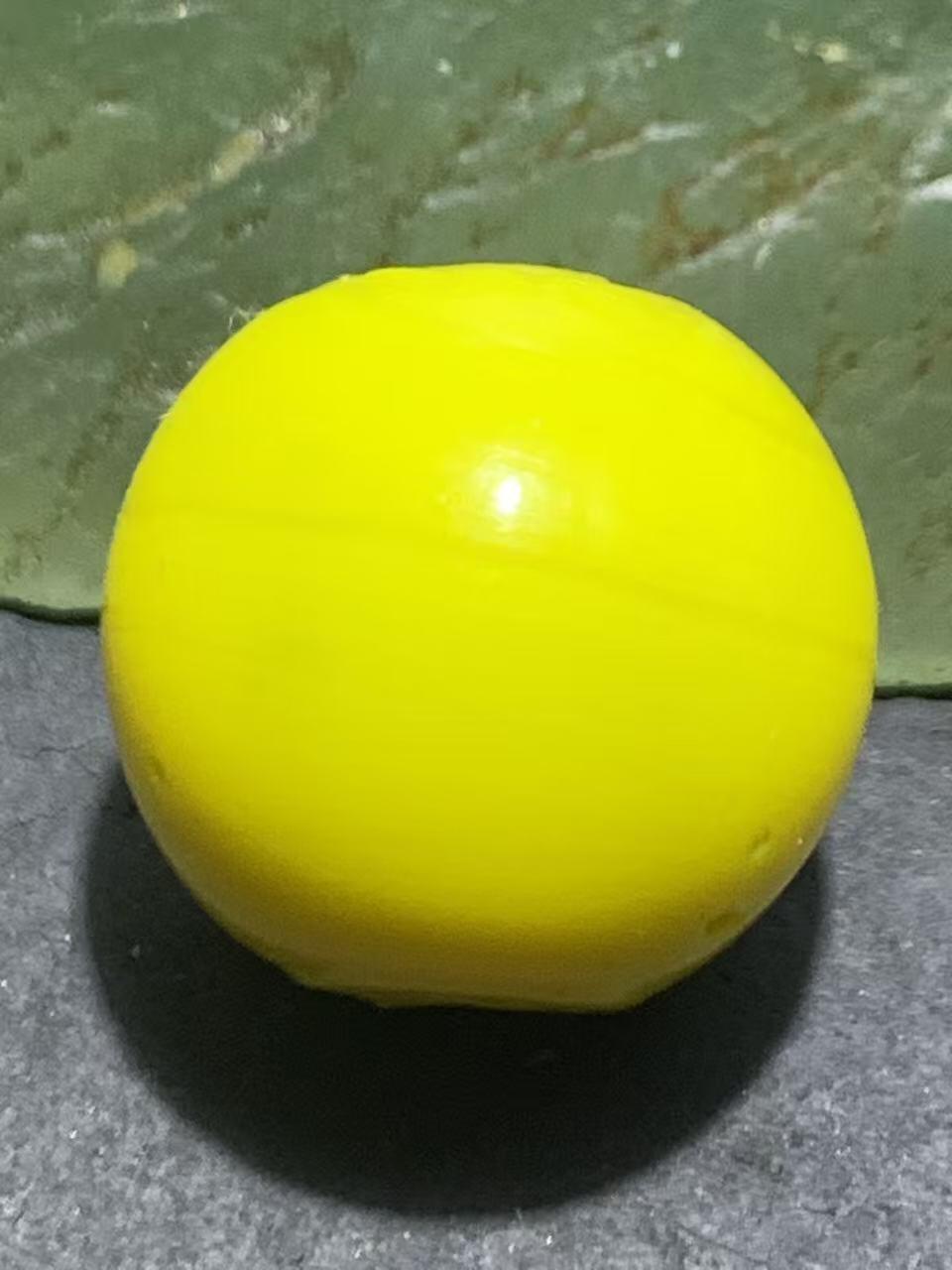 建国前后库存鸡油黄琉璃苹果珠一颗，