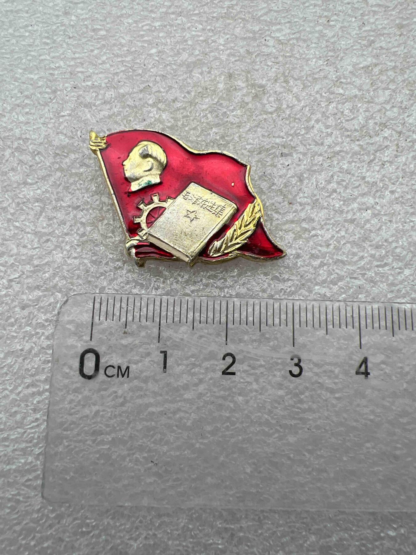 真品毛主席像章F 真品毛主席像章、F