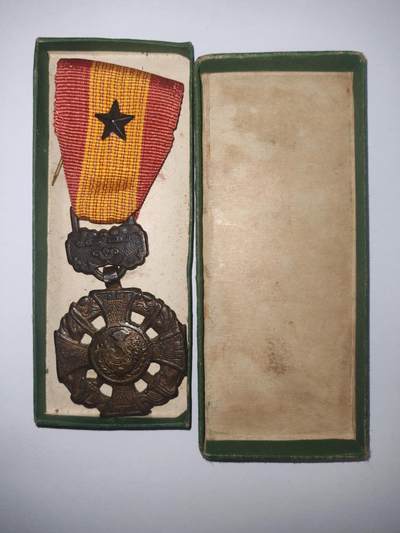 韵星假日精品2025秋季军品类拍卖会-- Rimey Holidays Boutique 2025 Autumn Militaria Sale - 越南共和国（南越）英勇十字勋章附原盒