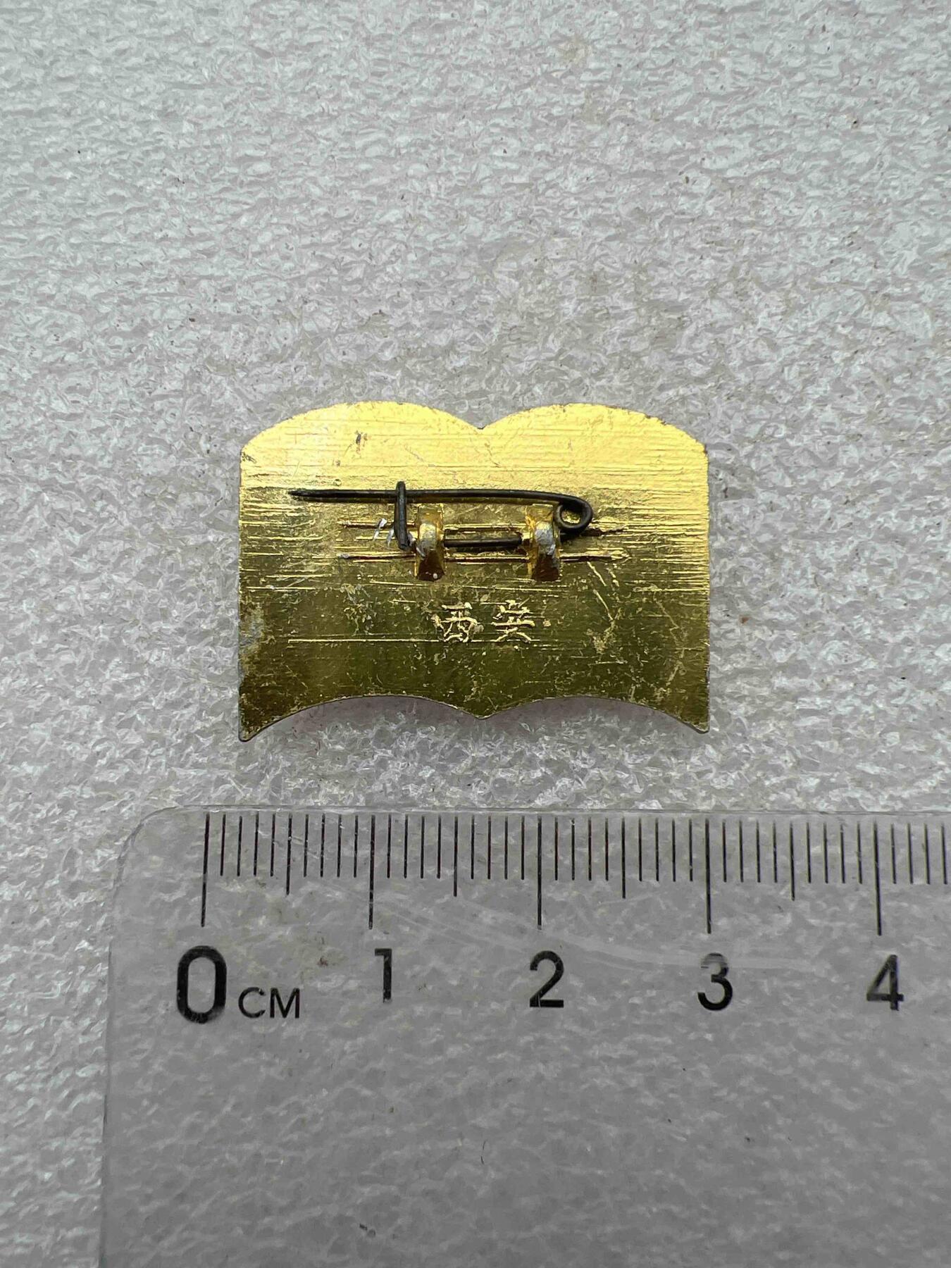 真品毛主席像章F 真品毛主席像章F