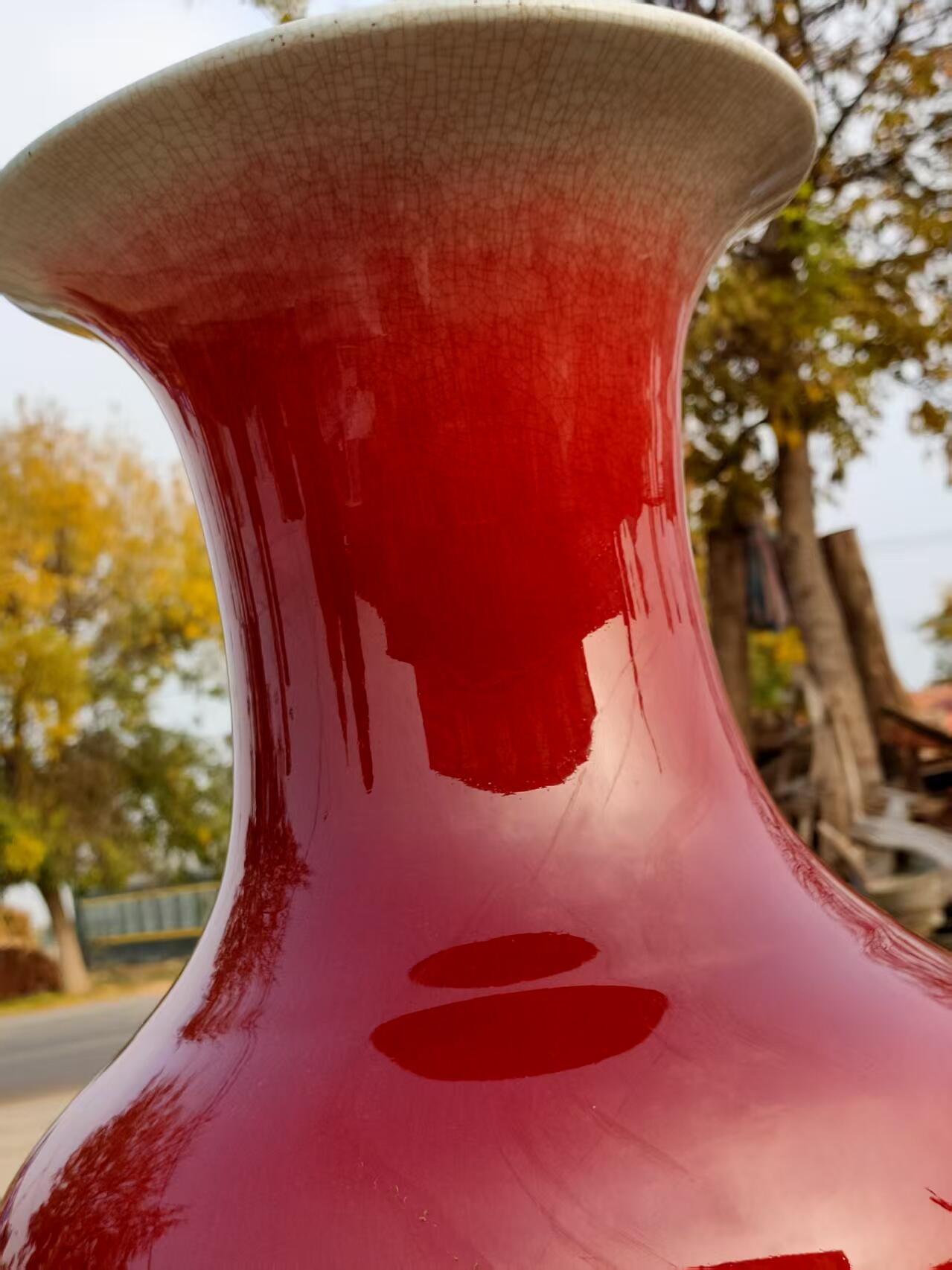 民国时期郎红釉大赏瓶  ，有少许磕碰