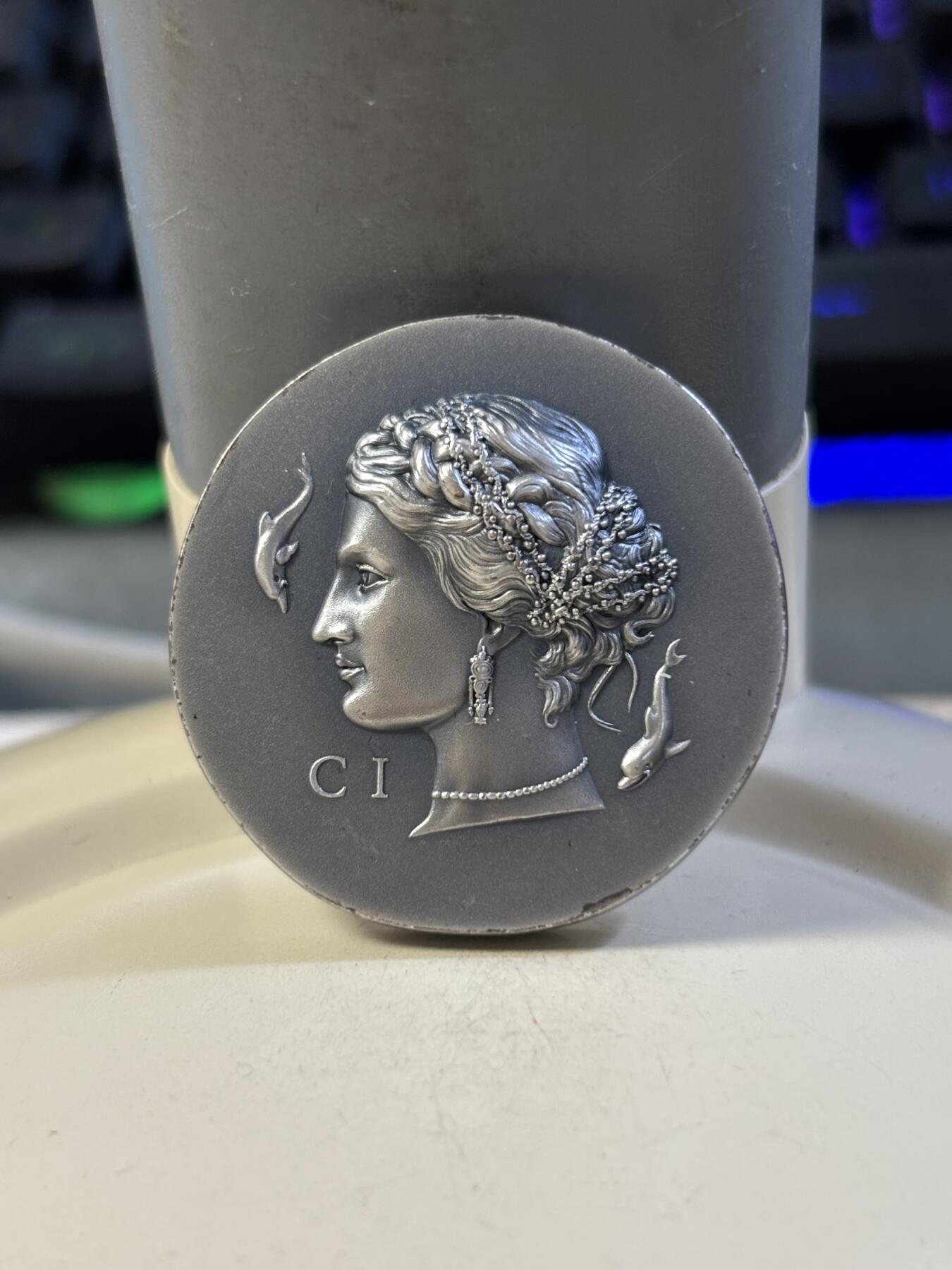 第180期拍卖【长期征集拍品】【北京币展专场】 库克2023年希腊神话泉水女神纪念银币，999银，发行1500枚，有氧化