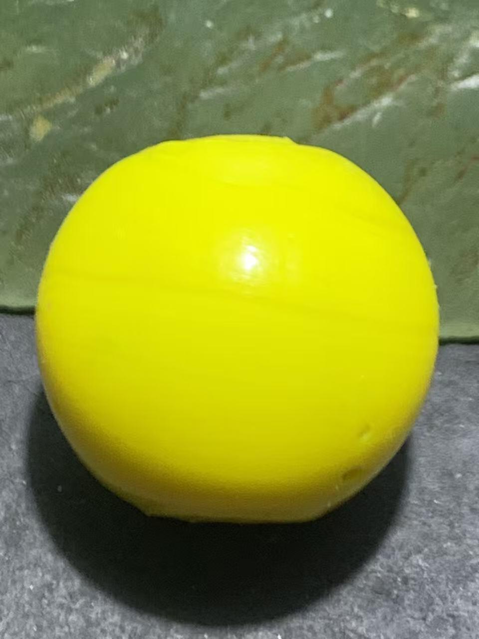 建国前后库存鸡油黄琉璃苹果珠一颗，