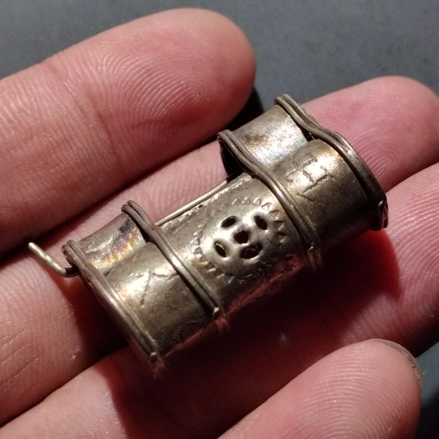 PCAI钱币5-581  各种杂項小专场 空心小银饰