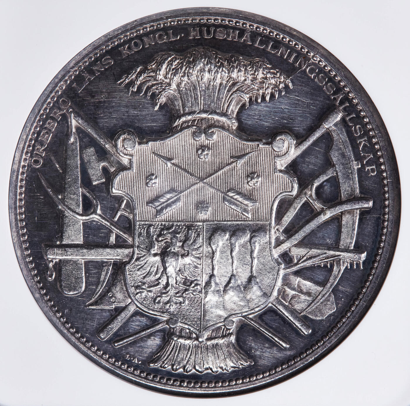 【俄甄集藏】2025年(044)11-12星期三晚 19:30 全场包邮 瑞典19世纪奥雷布罗市皇家家庭协会田原生活-牡牛农业大银章，NGC UNCD，高浮雕，类精制底板