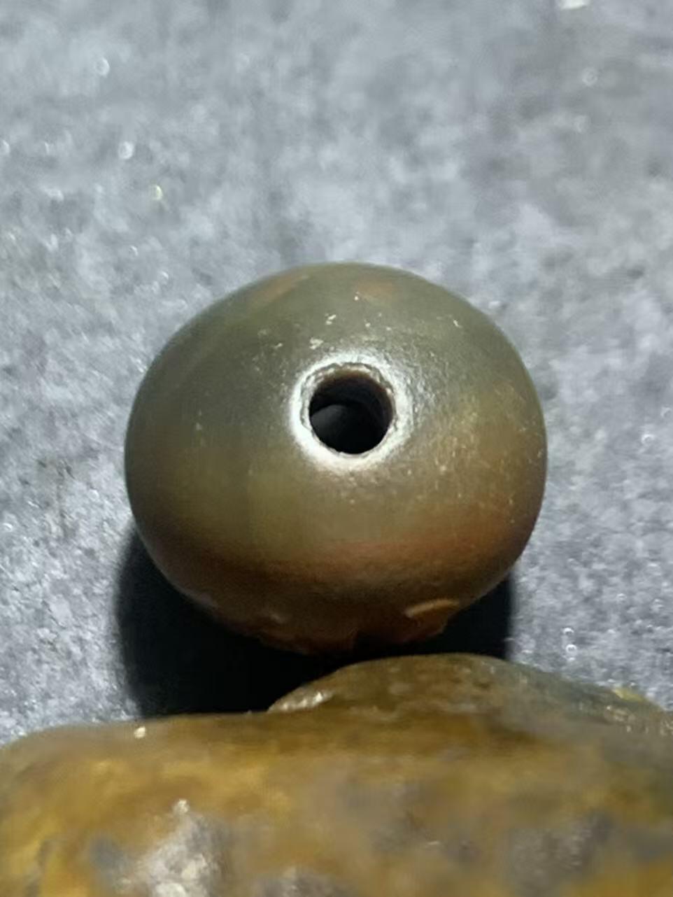 精美亚光风化纹战国红玛瑙手工雕刻悦字随形珠一颗