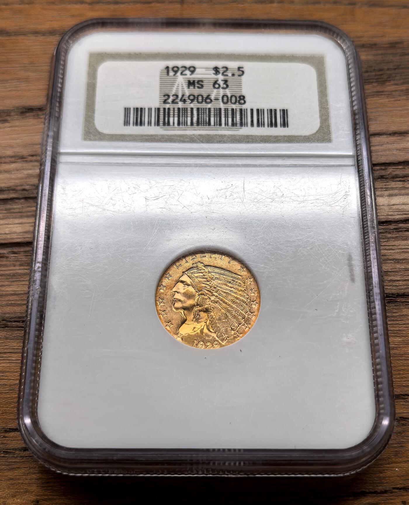 凡希社世界钱币微拍第三百十三期 1929美国印第安头像2.5元金币NGC-MS63，充满力量感的的一款钱币图案，比女神版更受欢迎的设计，4.18g，900金。