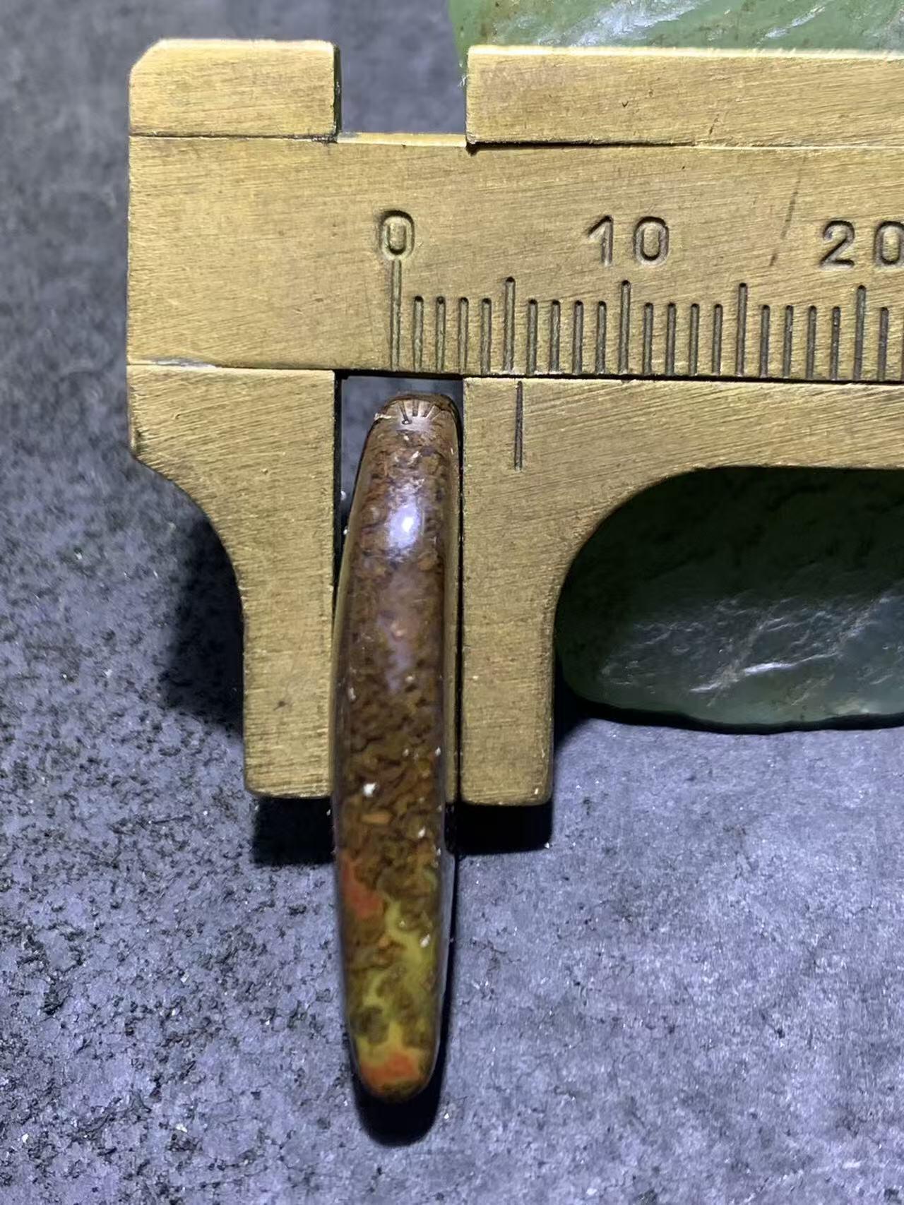 精美高玉化原皮草花纹战国红玛瑙吊坠一个，