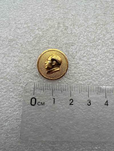 真品毛主席像章F - 真品像章纪念章F