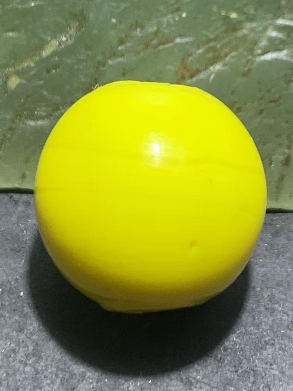 建国前后库存鸡油黄琉璃苹果珠一颗，