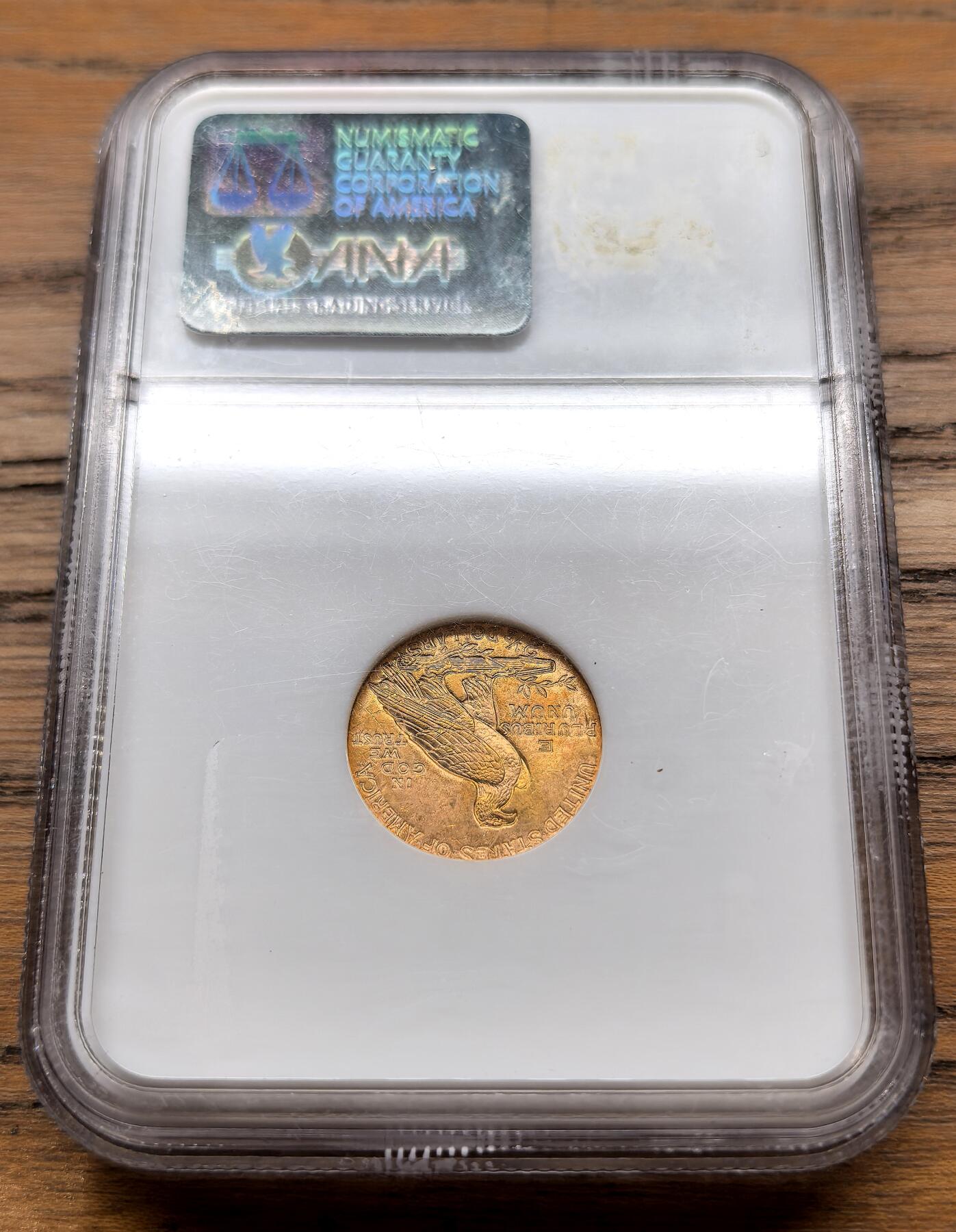 凡希社世界钱币微拍第三百十三期 1929美国印第安头像2.5元金币NGC-MS63，充满力量感的的一款钱币图案，比女神版更受欢迎的设计，4.18g，900金。