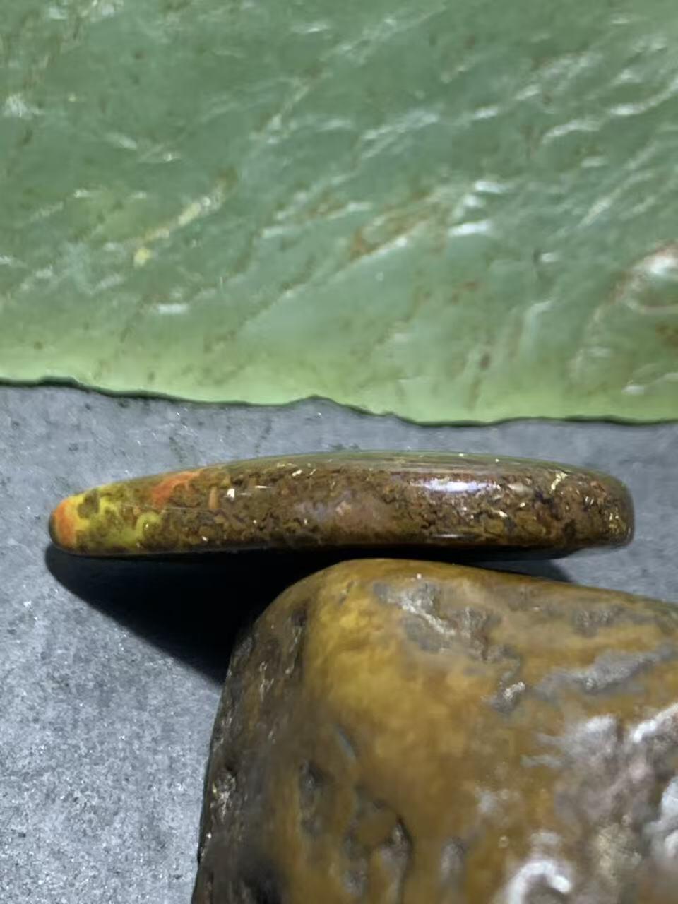 精美高玉化原皮草花纹战国红玛瑙吊坠一个，