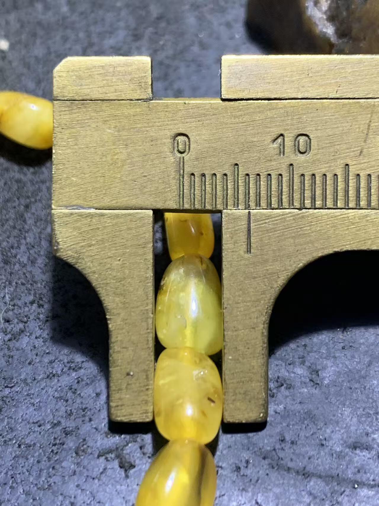 天然蜜蜡随形手串1条！