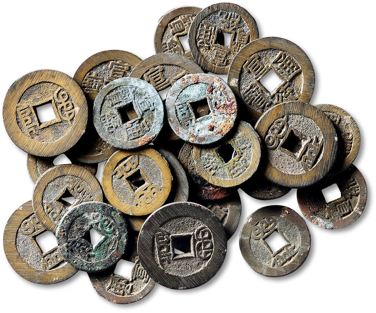 泓盛2025年秋季拍卖会 古泉 清“宣统通宝”宝泉局一组二十七枚，内含小平钱十八枚、大样九枚，尺寸不一，均为原始状态，附原藏家题记，上美至极美品Lot4867～4927同一老藏家珍藏