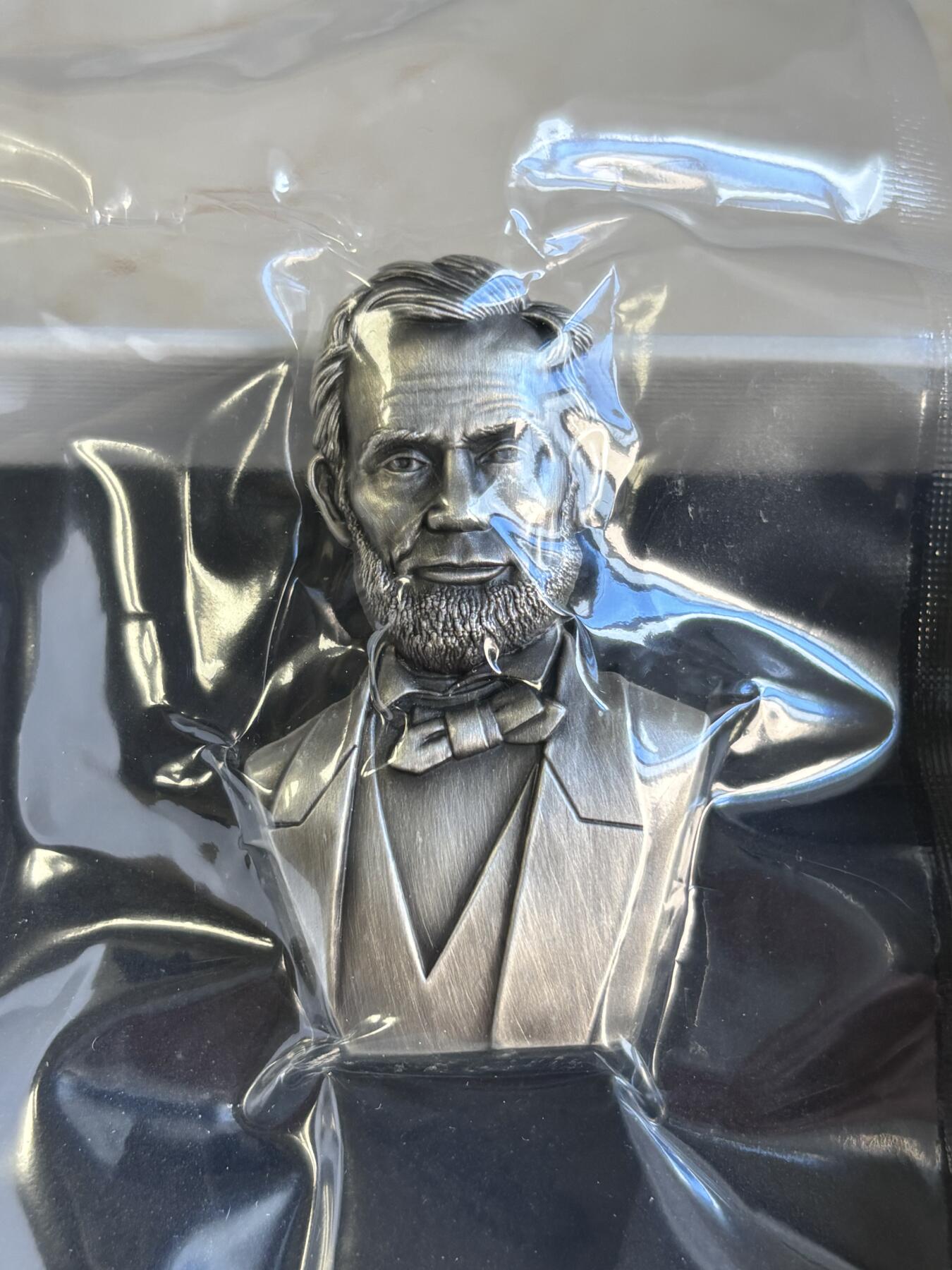 第180期拍卖【长期征集拍品】【北京币展专场】 乍得 2022 年美国第 16 任总统2盎司异形仿古银币，999银，发行364枚