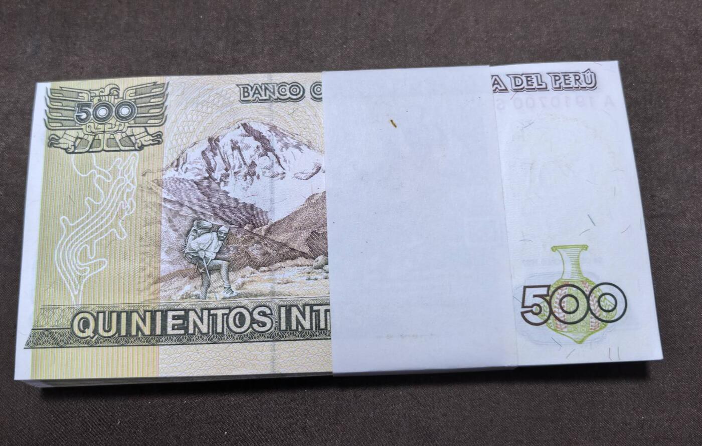 北京马甸外国币专卖第146期，外国纸币币专场，陆续上拍，欢迎关注 秘鲁500纸币百张连号，全新第一張有脏斑如图所示
