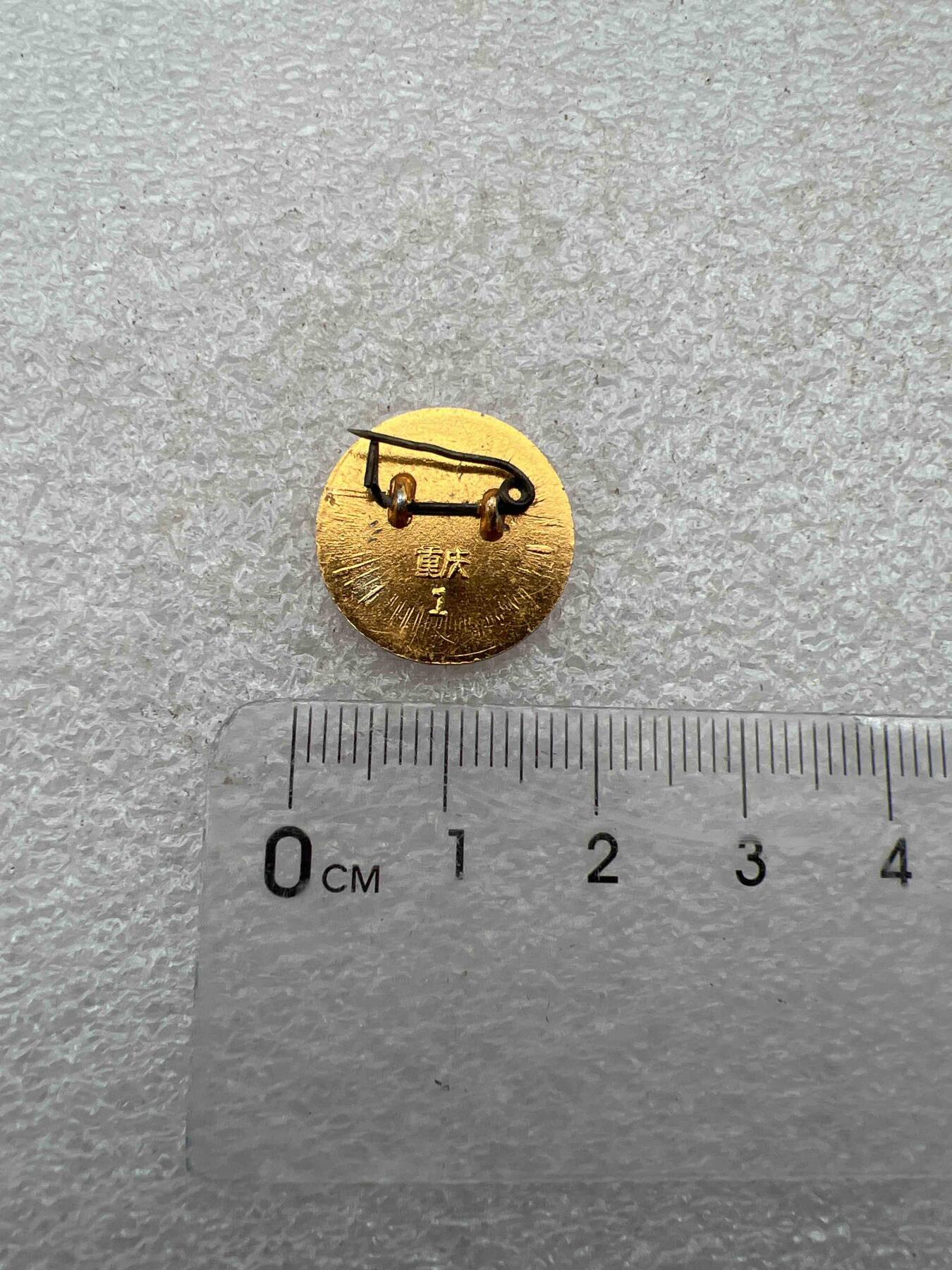 真品毛主席像章F 真品像章纪念章F