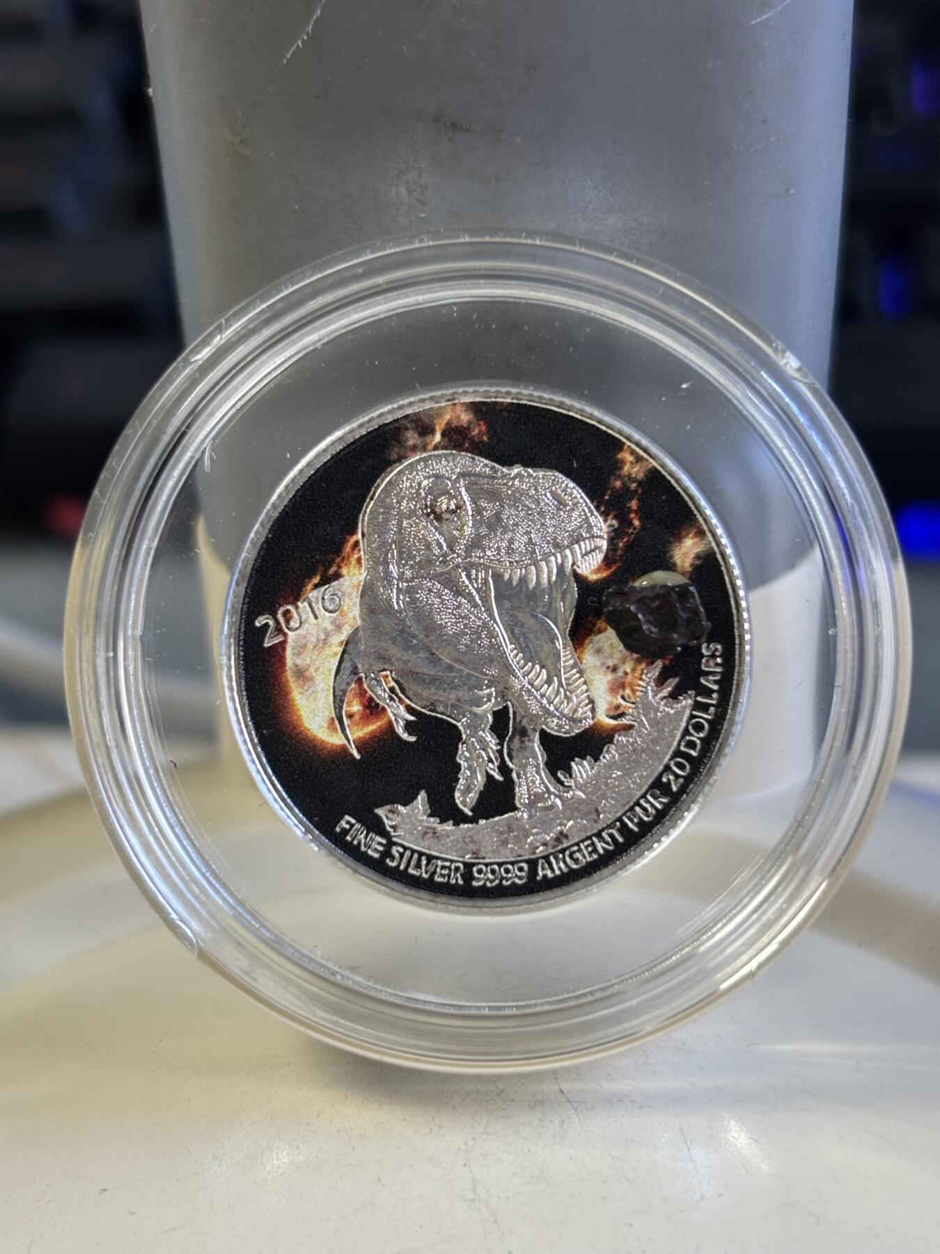 第180期拍卖【长期征集拍品】【北京币展专场】 加拿大2016年恐龙镶嵌陨石7.96克纪念银币，9999银，发行1000枚