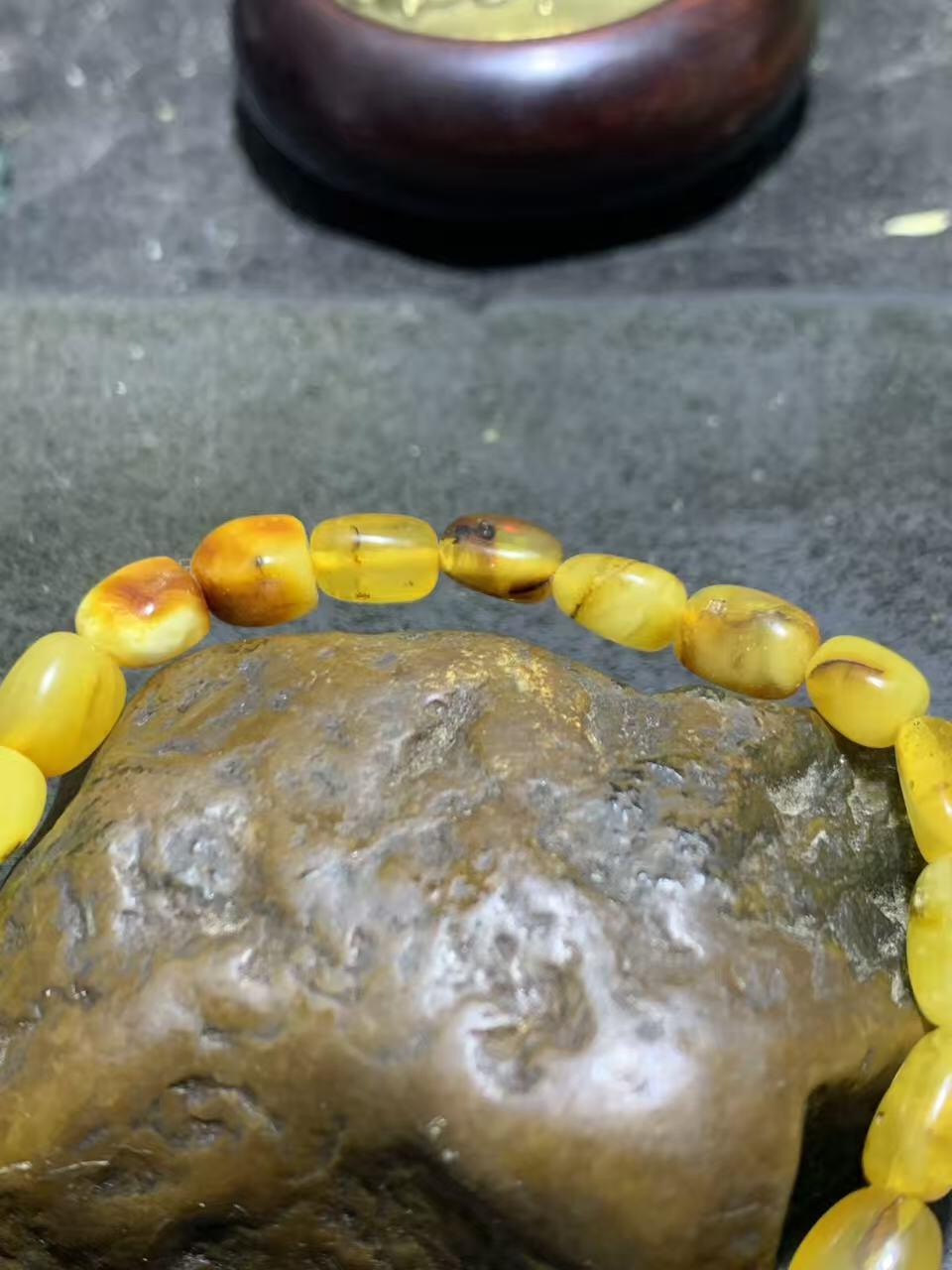 天然蜜蜡随形手串1条！