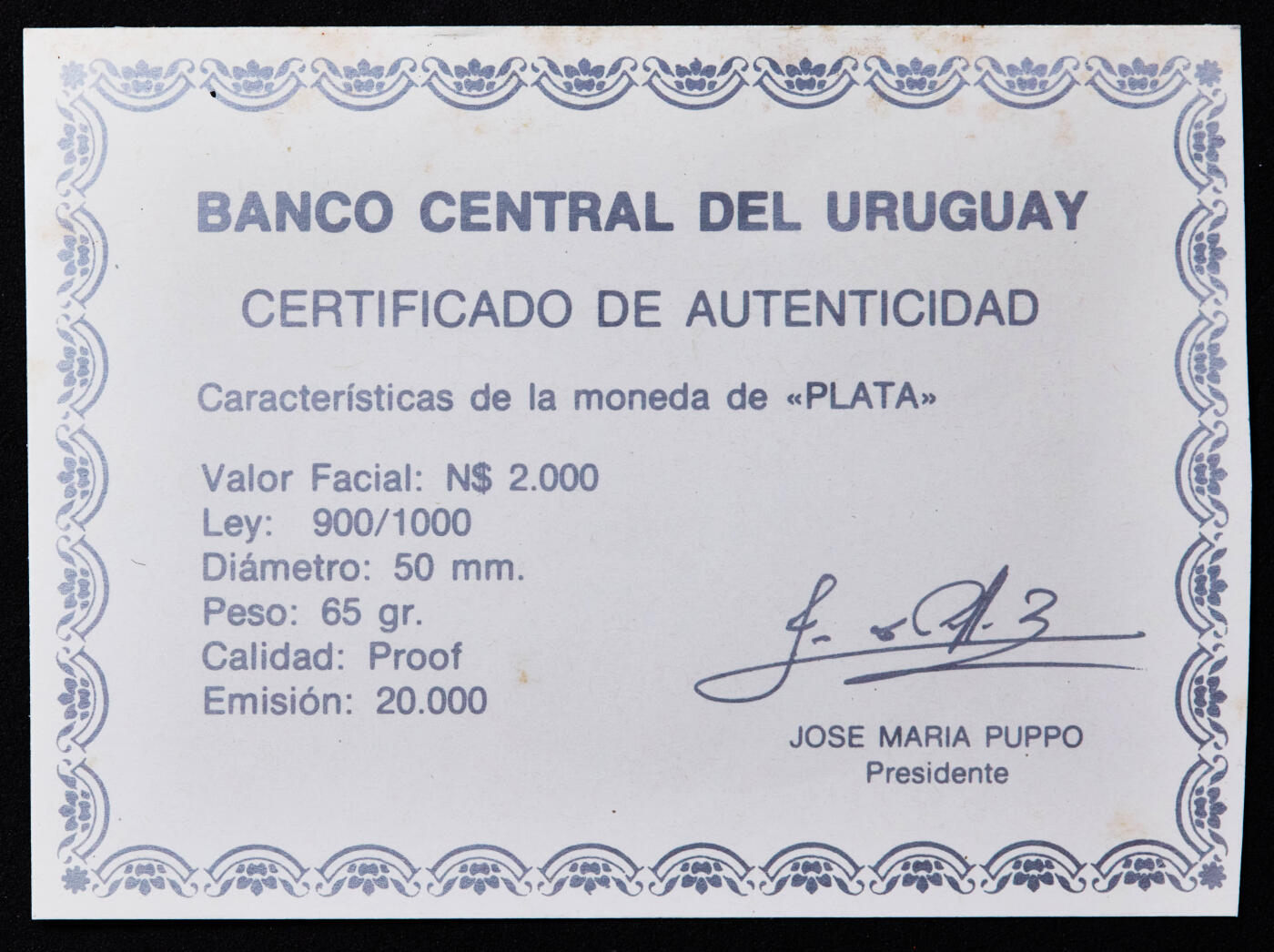 【俄甄集藏】2025年(044)11-12星期三晚 19:30 全场包邮 乌拉圭1983年纪念西班牙国王胡安·卡洛斯夫妇访问2000新比索精制大银币，信泰 PF68UC，原包装带证书，重65克，90%银，发行量20000枚，这个品种大部分回炉了