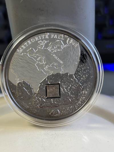 第180期拍卖【长期征集拍品】【北京币展专场】 - 库克2008年镶嵌波兰普图斯克陨石实体镀钯纪念银币，925银，25克，发行2500枚