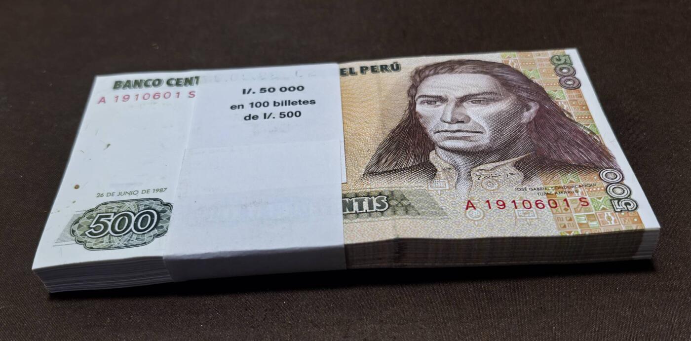 北京马甸外国币专卖第146期，外国纸币币专场，陆续上拍，欢迎关注 秘鲁500纸币百张连号，全新第一張有脏斑如图所示
