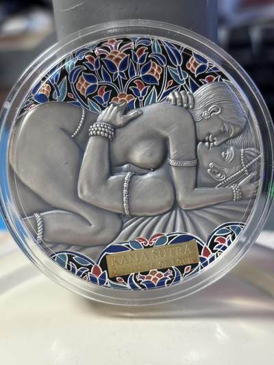 第180期拍卖【长期征集拍品】【北京币展专场】 - 喀麦隆2021年爱情系列爱经3盎司高浮雕仿古彩银币，999银，发行500枚