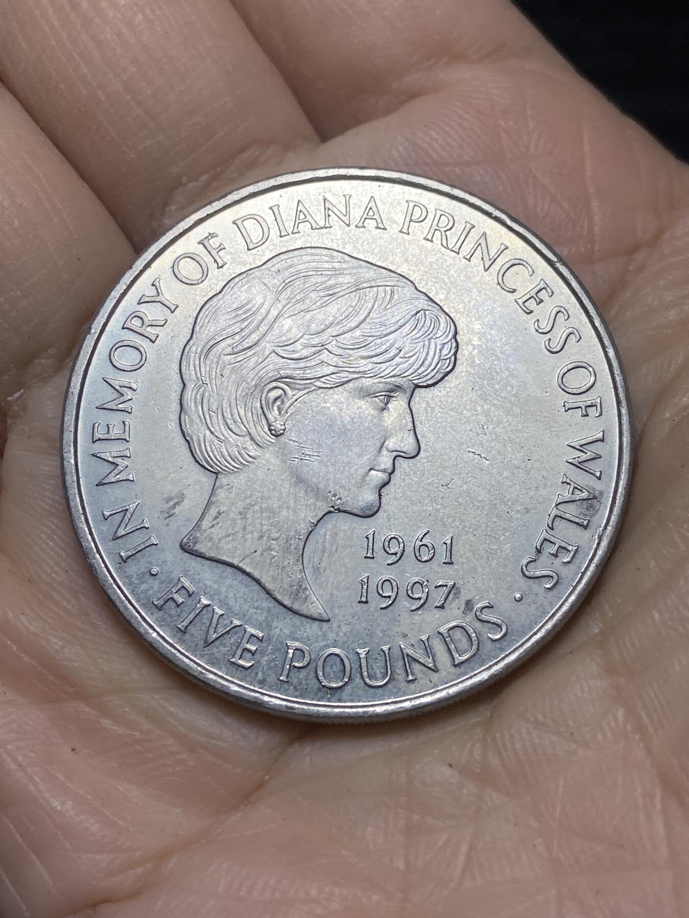 2025年第一百二十一场(总第一百四十七场）外国好品散币(免佣金) 少见–英国🇬🇧1999年5镑(戴安娜王妃纪念币)