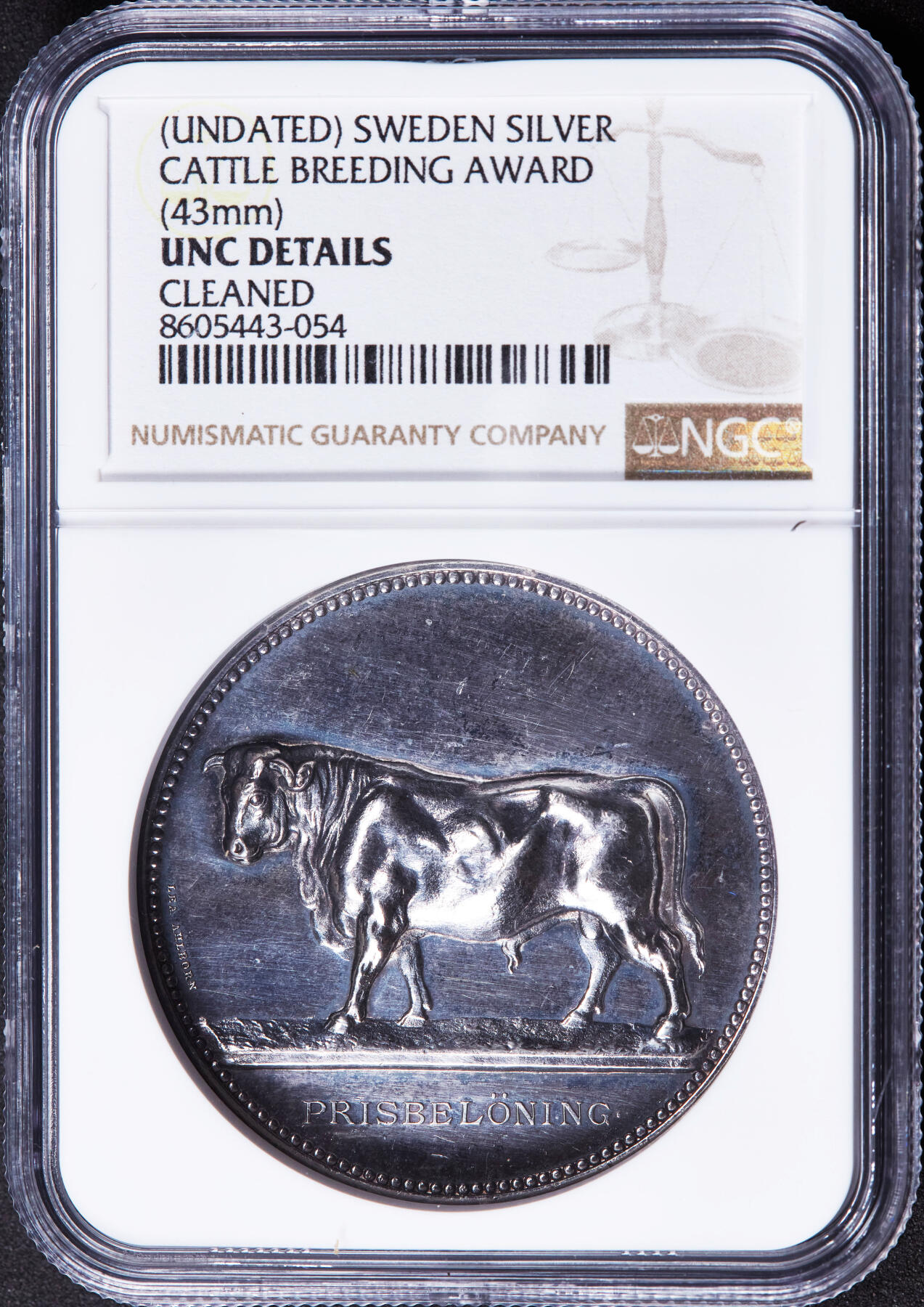 【俄甄集藏】2025年(044)11-12星期三晚 19:30 全场包邮 瑞典19世纪奥雷布罗市皇家家庭协会田原生活-牡牛农业大银章，NGC UNCD，高浮雕，类精制底板