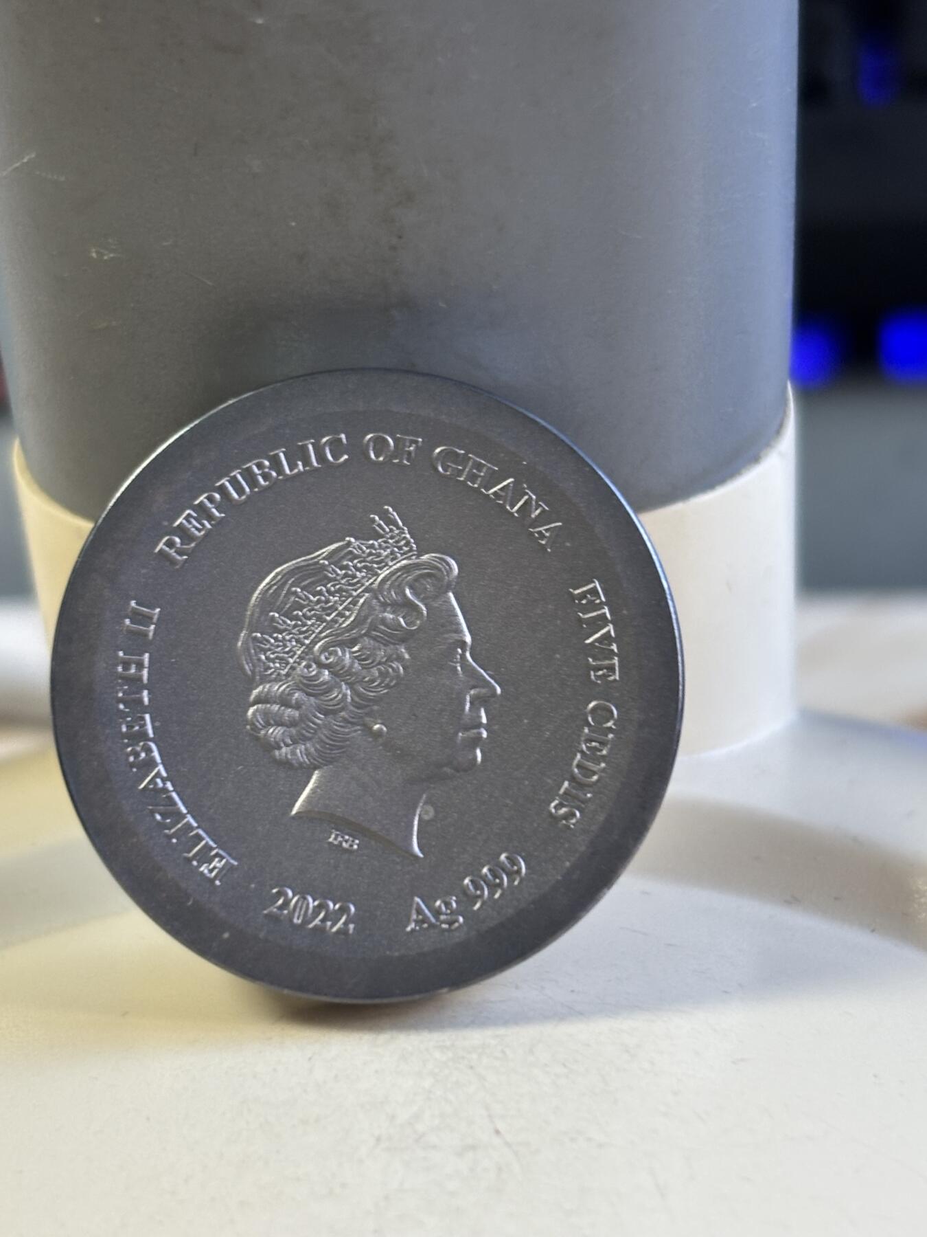 第180期拍卖【长期征集拍品】【北京币展专场】 加纳2022年中国阿勒泰陨石立方体陨石加1盎司银币，999银+中国阿勒泰陨石，发行量500枚，有氧化。