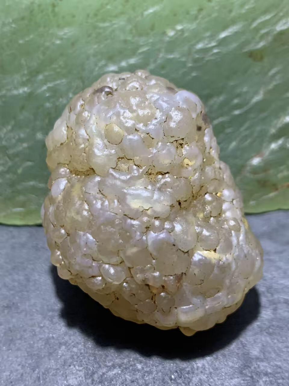 精美戈壁冰透高玉化鱼籽纹筋脉石原石一颗，